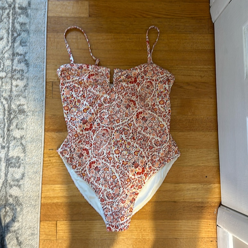 Vineyard Vines swimsuit. Worn once